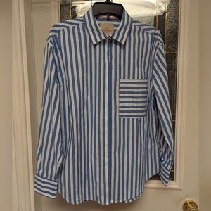 S453 Stylish Blue and White Striped Button-Down Shirt